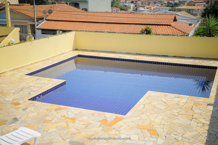 Pool 10 of 32