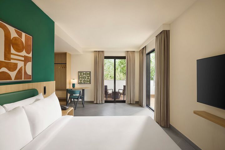 Room 10 of 25
