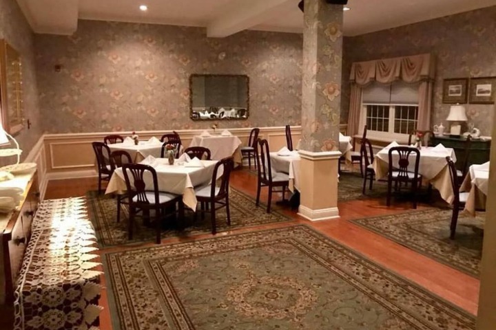 Dining 54 of 77