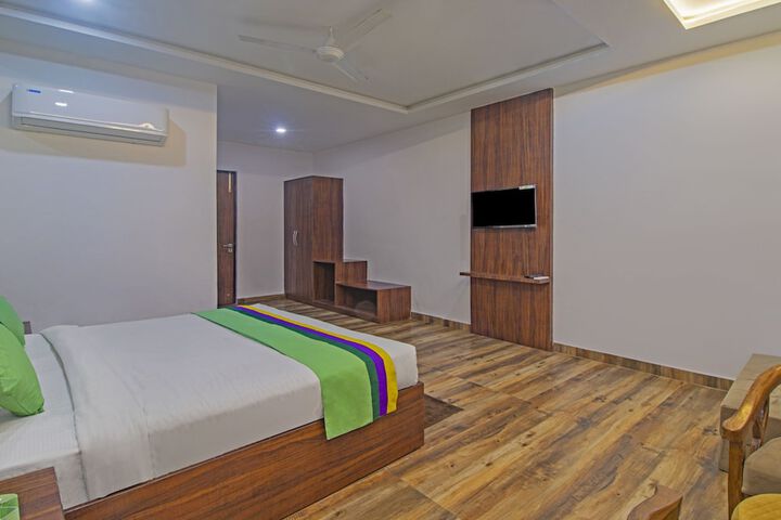 Room 16 of 33
