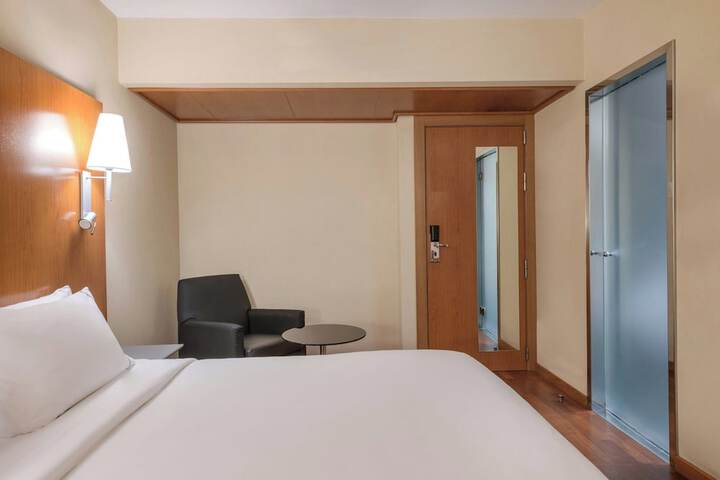 Room 14 of 39