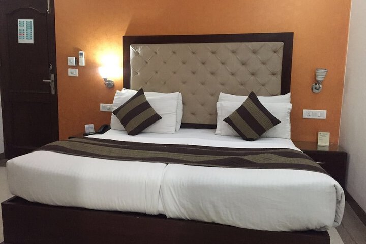 Room 4 of 28