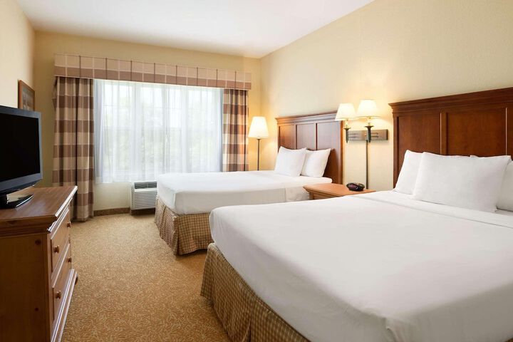 2 Queen Beds (1 of 18)