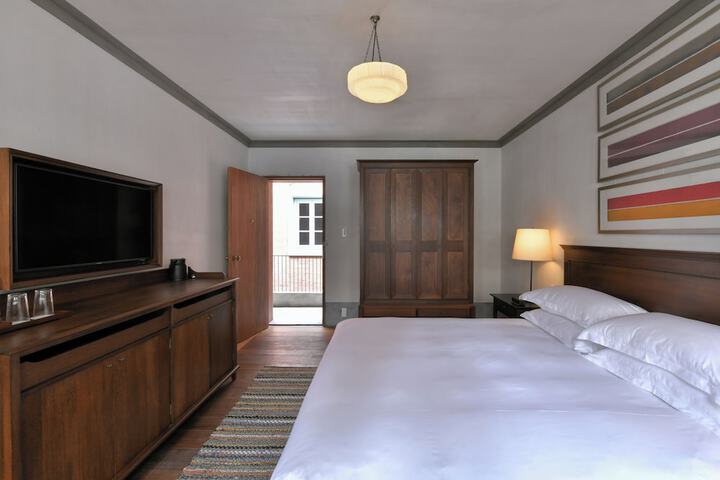 Room 33 of 61