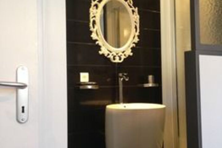 Room 2 of 27