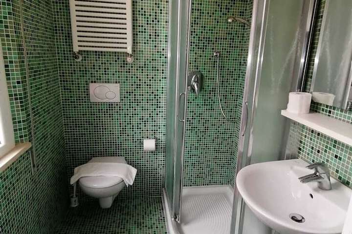 Room 17 of 20
