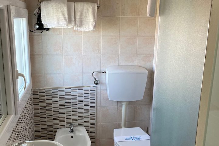Room 70 of 99