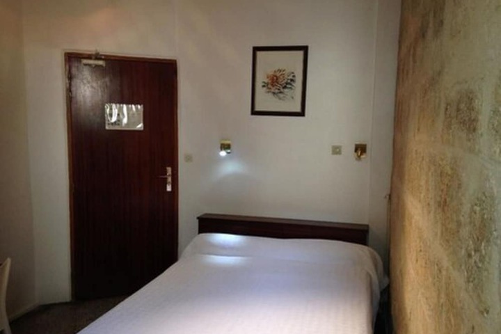 Room 3 of 34