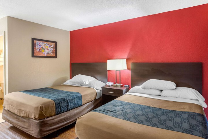 Standard Room, King or Two Doubles (6 of 8)