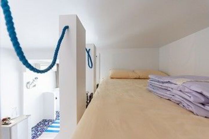 Room 10 of 28
