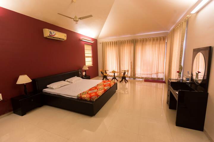 Room 26 of 102