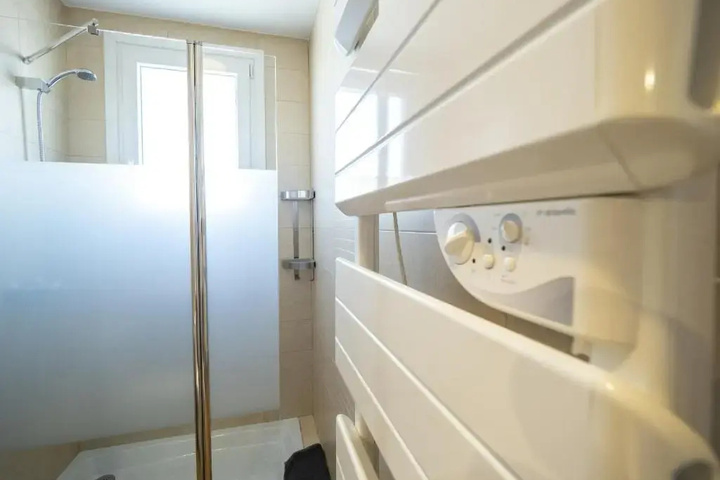 Room 10 of 21