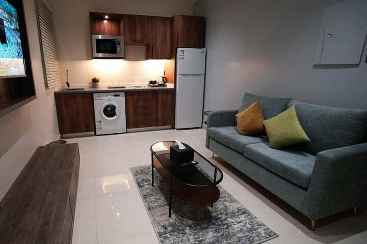 Room 4 of 9