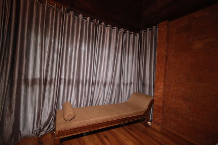Room 8 of 81