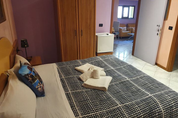 Room 11 of 28