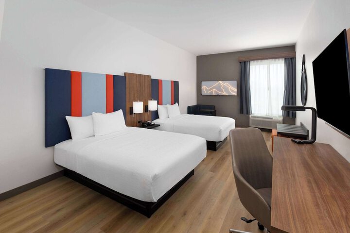 2 Queen Beds (2 of 7)