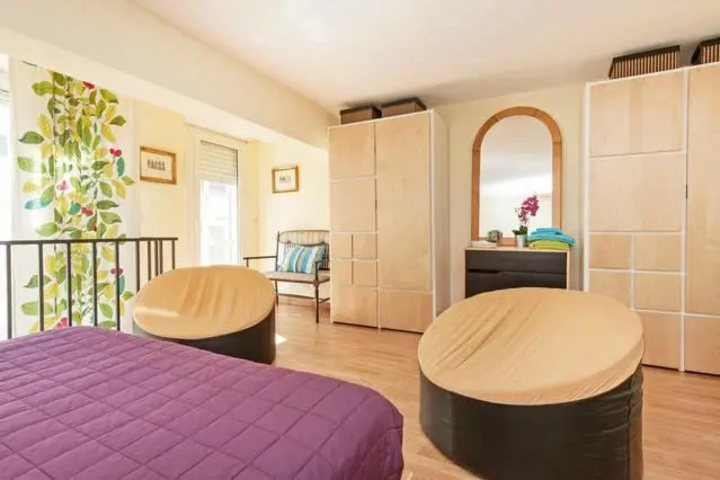 Room 11 of 16