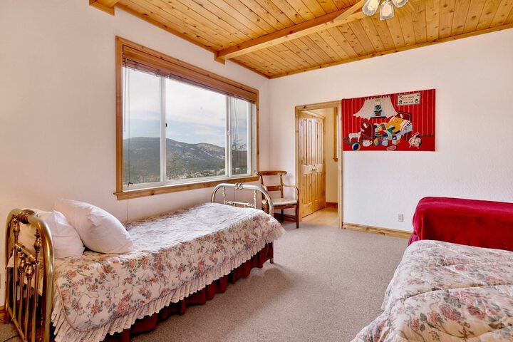 Room 7 of 25