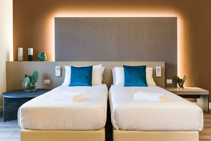 Room 15 of 105