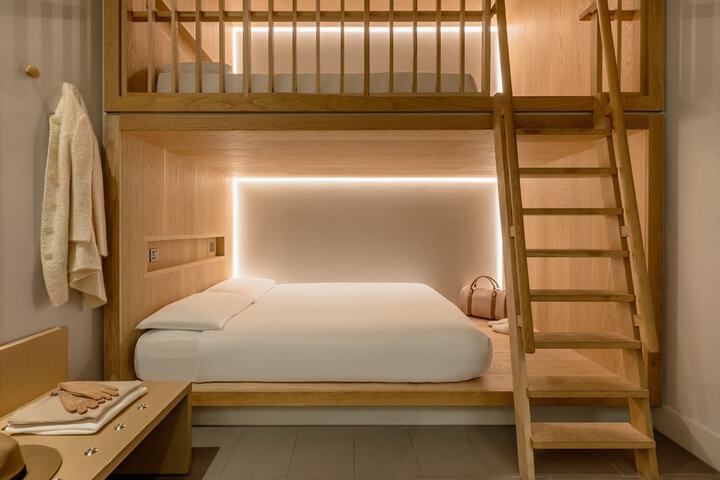 Room 28 of 31
