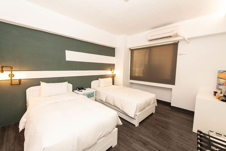 Room 17 of 32