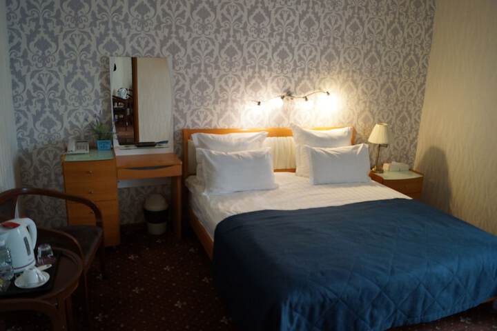 Room 32 of 47