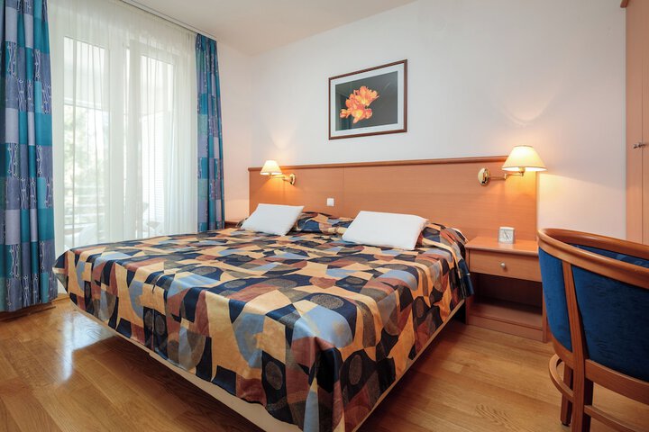 Room 4 of 24