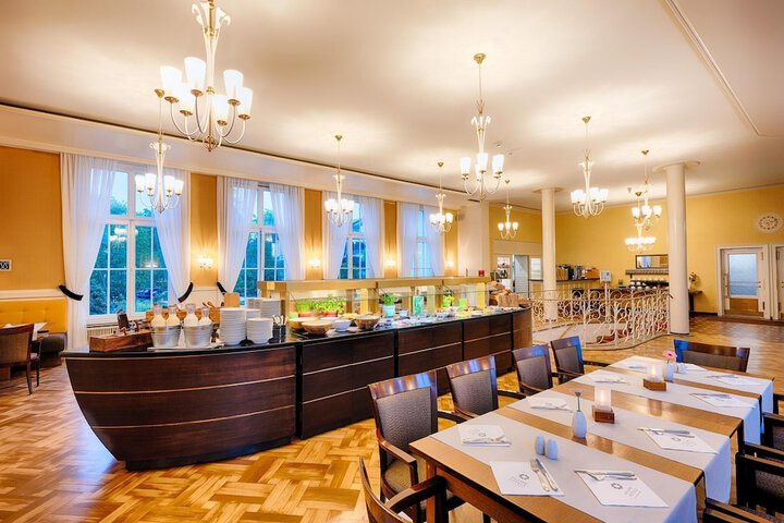 Breakfast/Coffee Service 68 of 153