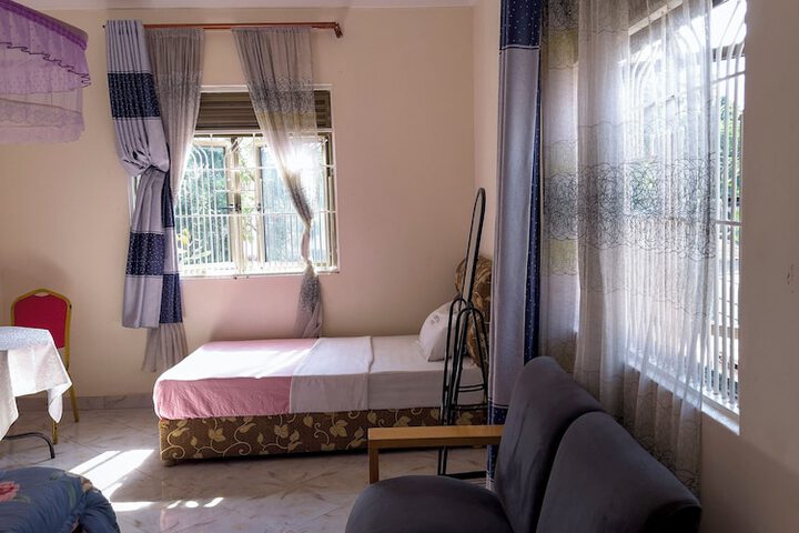 Room 4 of 28