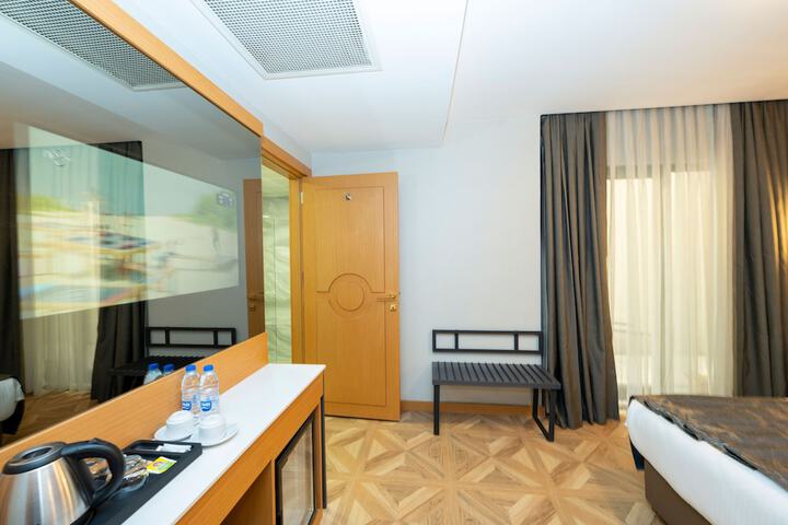 Room 14 of 144