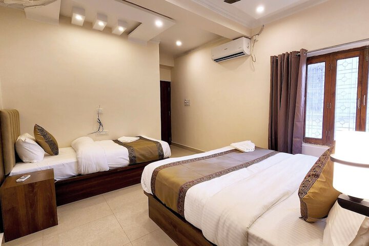 Room 3 of 7