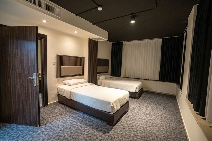 Room 9 of 19
