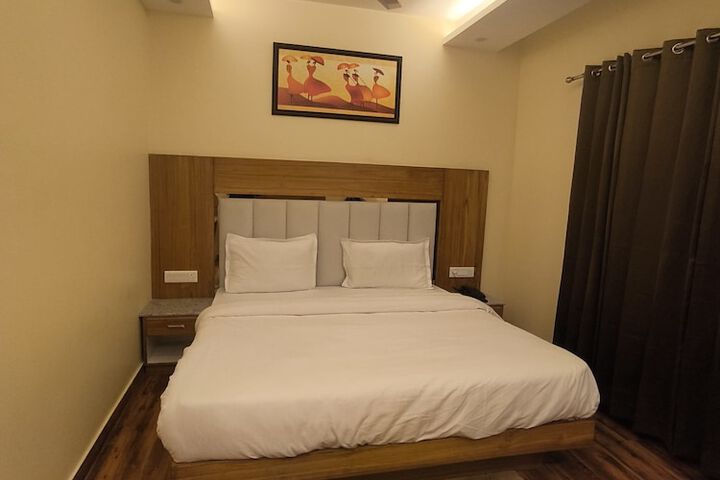 Room 3 of 10