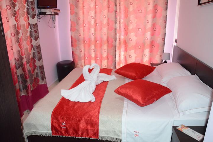 Room 5 of 32