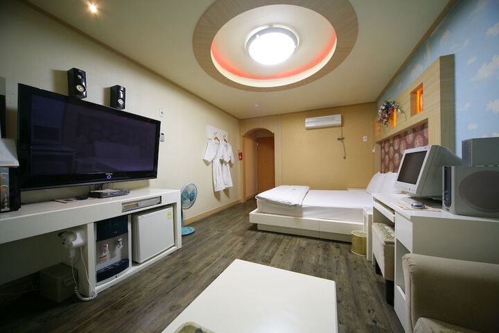 Room 5 of 22