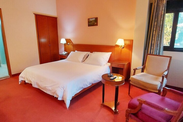 Room 5 of 19