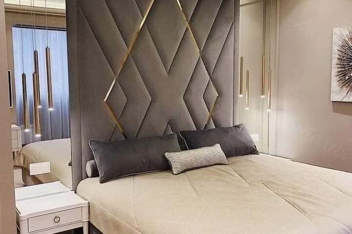 Room 5 of 12