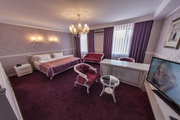 Room 11 of 23