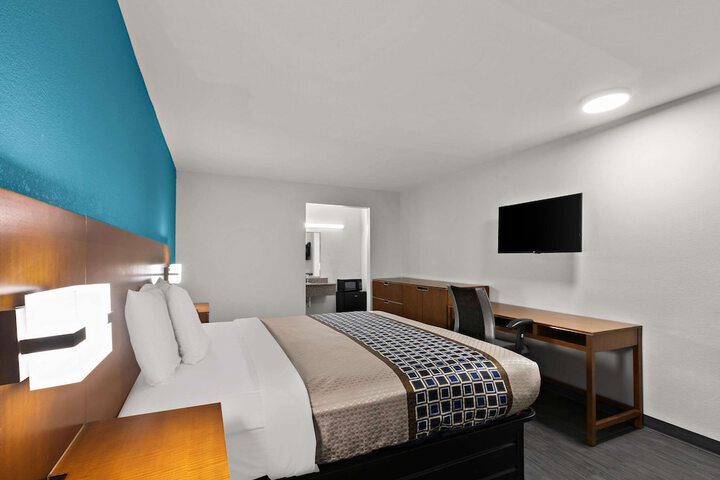 1 King Bed (9 of 9)