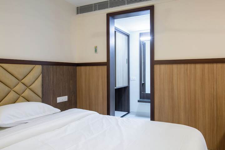 Room 8 of 50
