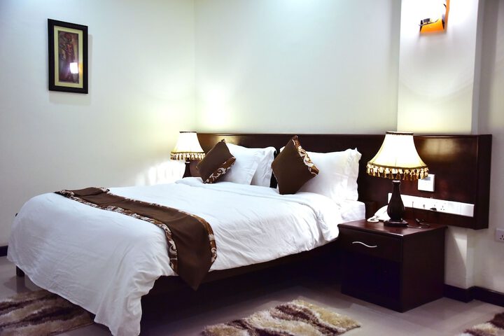 Room 7 of 33