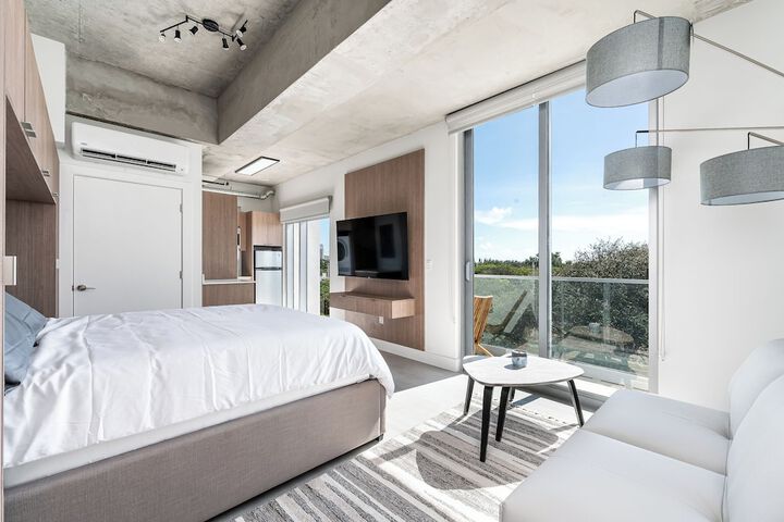 Room 11 of 28