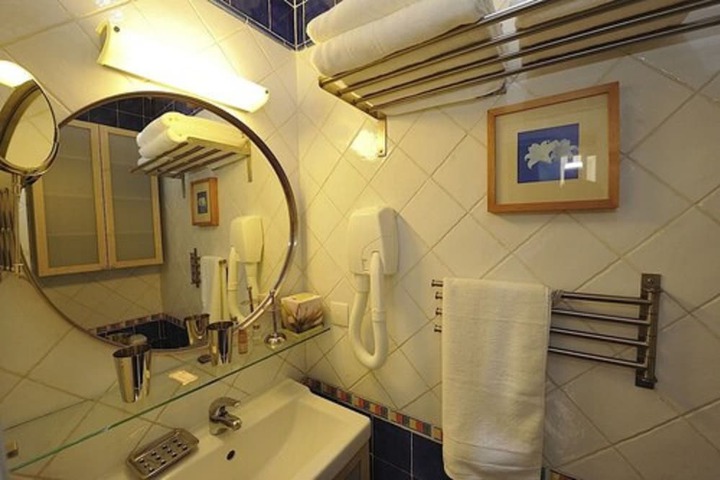 Room 573 of 648