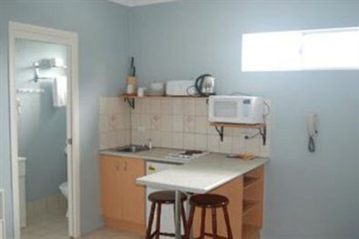 Room 8 of 9