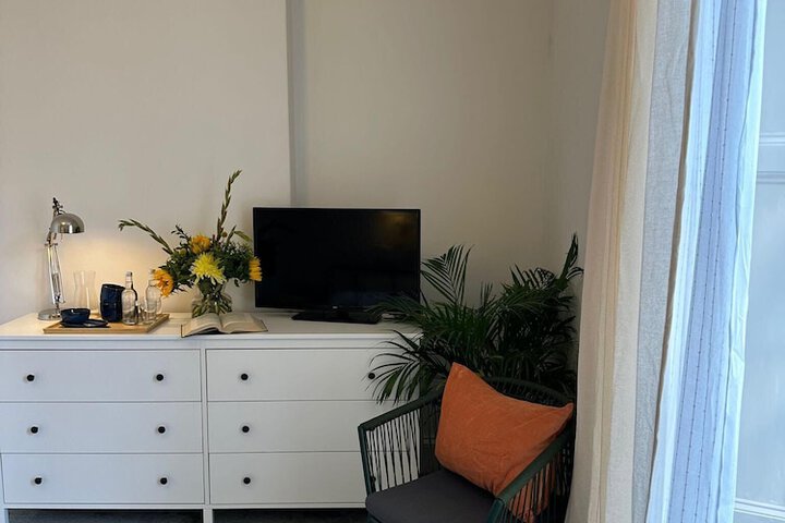 Room 5 of 11