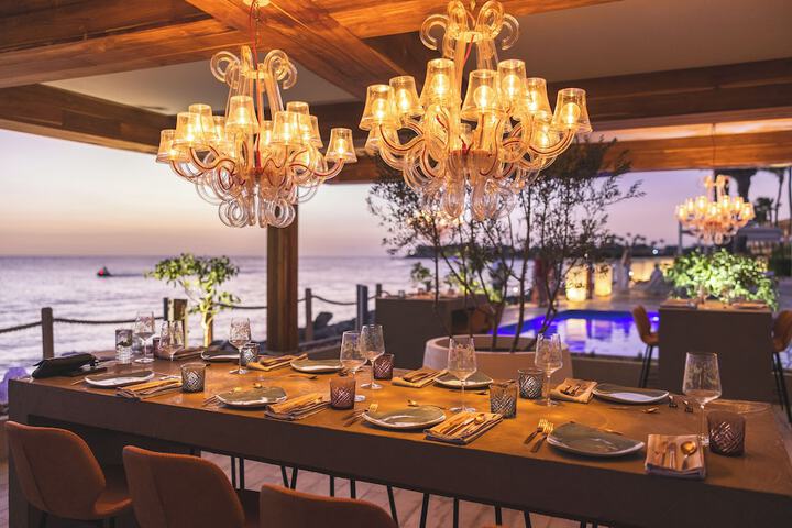Dining 76 of 102
