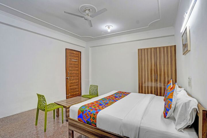 Room 9 of 26