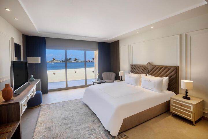 Room 33 of 79