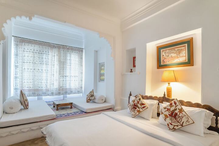 Room 4 of 30