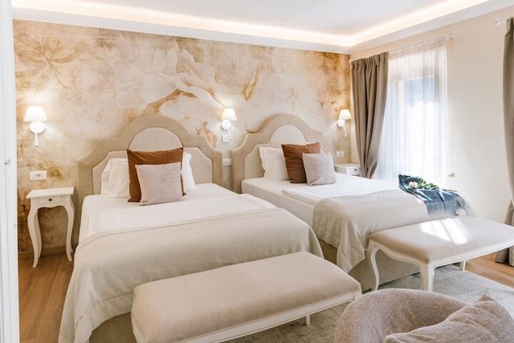 Room 45 of 150